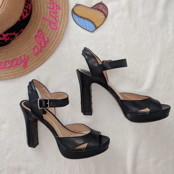 Frye Shoes - Frye Black Samantha Seam Sandals Leather size 8.5